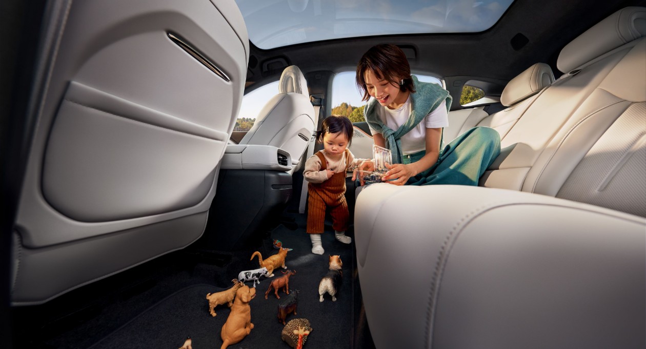 NewG6 Lounge-Like Rear Cabin