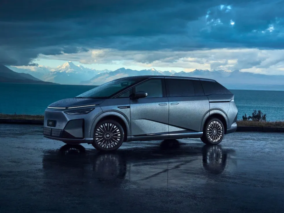 The Electric Chauffeur: How XPeng's Behemoth MPV Conquered Southeast Asia — China Auto lead image
